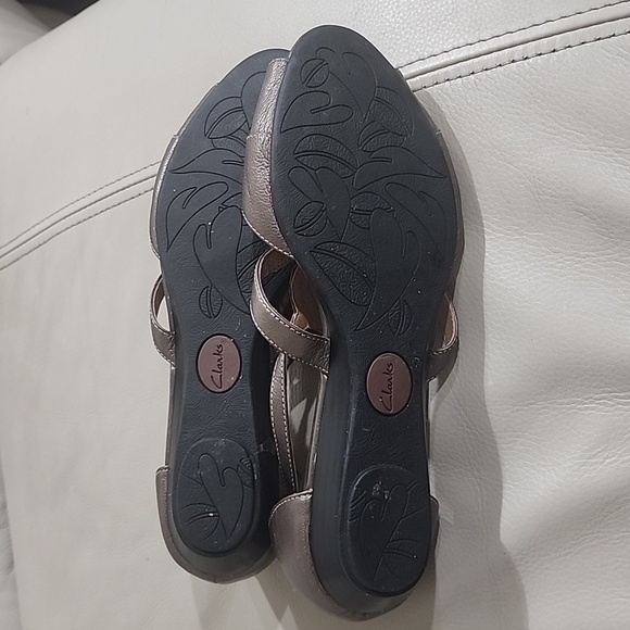 Clarks Artisan Bronze Metallic Leather Sandals NWOB size 9 - Picture 4 of 6